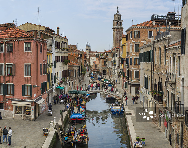 威尼斯，圣巴尔纳巴河的高点视角，多尔索杜罗区图片素材