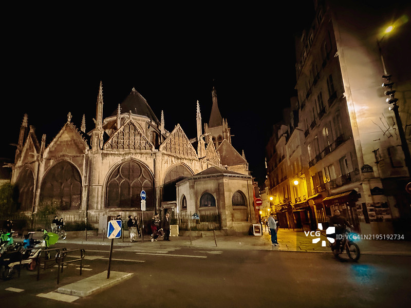 巴黎第五区（拉丁区）圣塞维尔教堂夜景图片素材