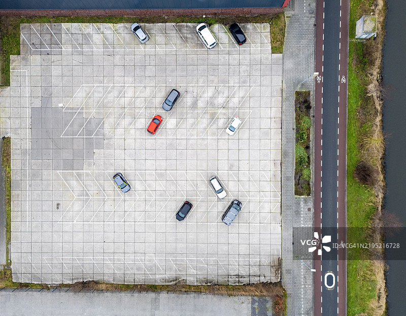 从上方俯瞰的停车场图片素材