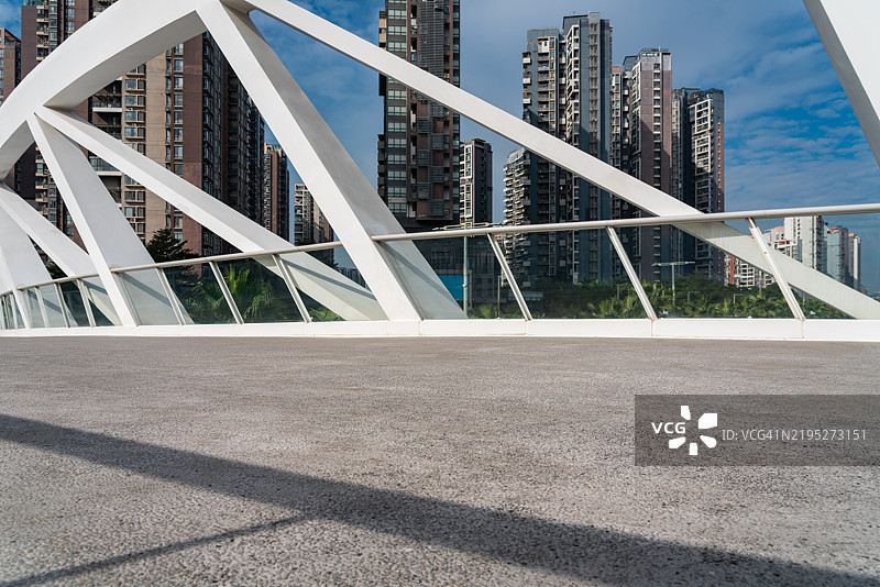城市人行天桥的空水泥地面图片素材
