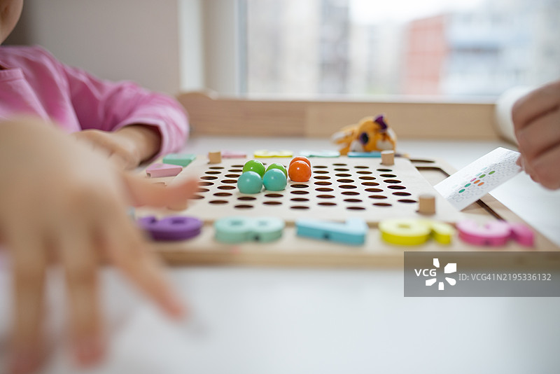 赋能特殊教育：一位母亲和教师的奉献图片素材