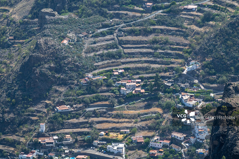 特赫达火山口陡峭坡道上的梯田作物和房屋，格兰卡纳里亚岛，西班牙，加那利群岛图片素材