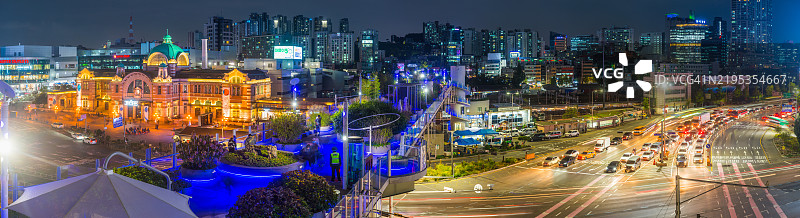 首尔夜景全景，高速公路和高楼大厦灯火辉煌，韩国图片素材