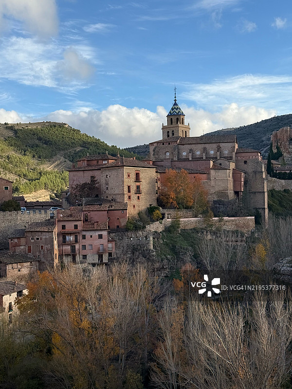 特鲁埃尔，西班牙，城镇建筑的高角度视图图片素材