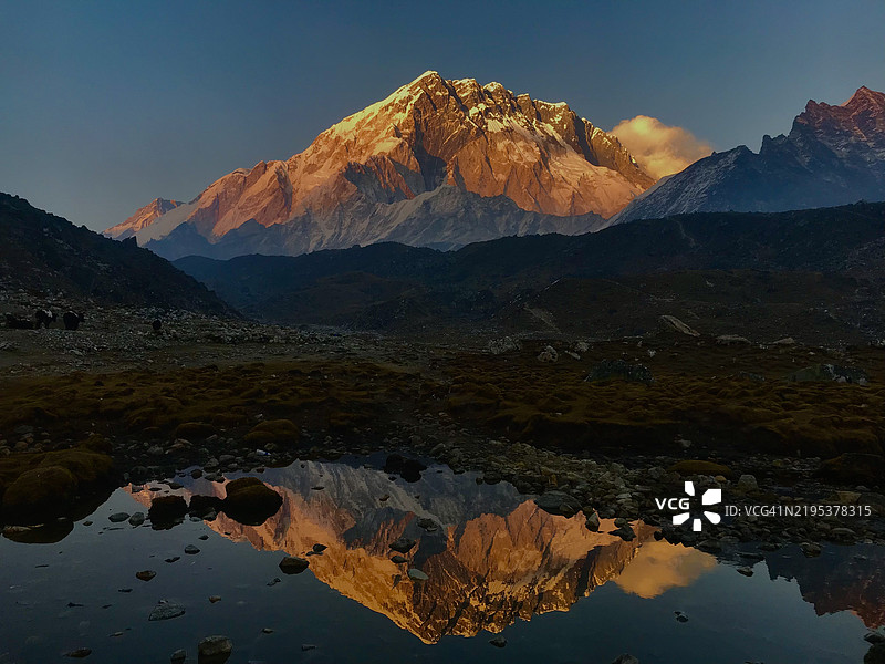 雪山与天空的美丽景色，萨加玛塔，尼泊尔图片素材