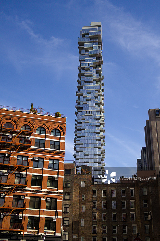 低角度视图的建筑与天空，纽约，美国图片素材