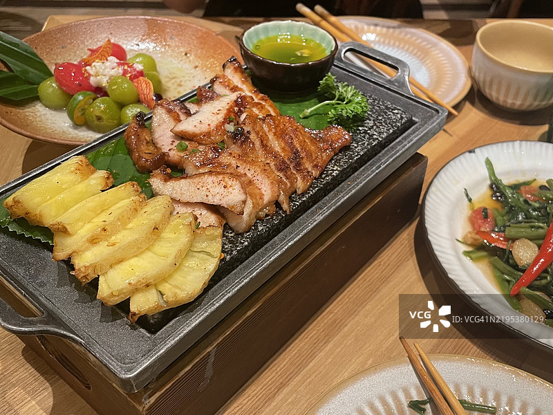 高角度视图的餐桌美食， 中国图片素材