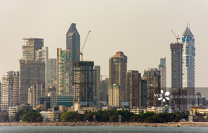 印度马拉巴尔山的城市摩天大楼景观图片素材