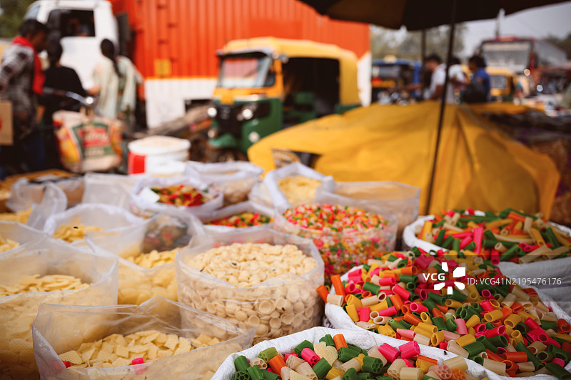 德里街市的意大利面摊位图片素材
