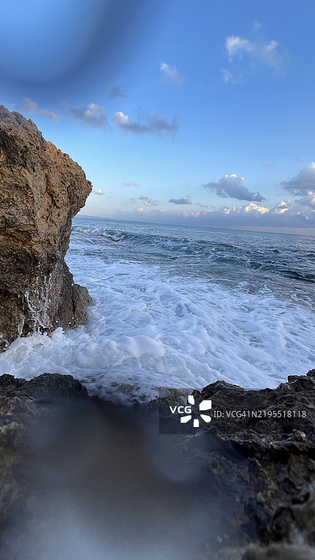 塞浦路斯法马古斯塔帕拉林尼的海洋与天空的美丽景色图片素材