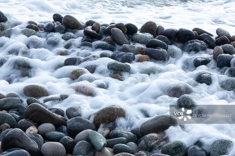 海滩上的卵石高角度视图，巴图米，阿贾拉，格鲁吉亚图片素材