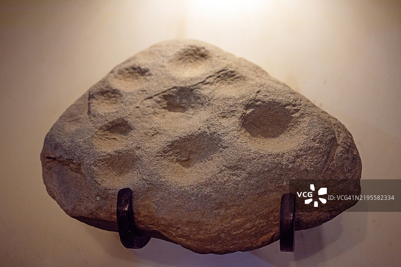 古老的石制研钵图片素材