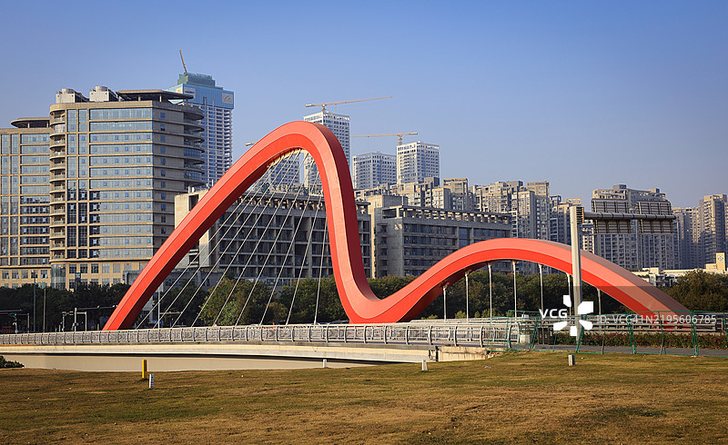 红色拱桥图片素材