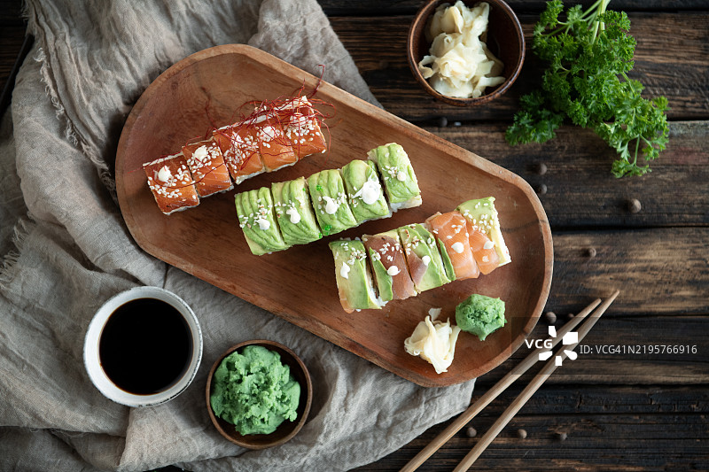 美味寿司卷的组合。日本料理图片素材