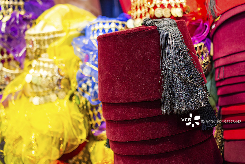 土耳其、阿拉伯头饰帽子，费兹帽或塔尔布什，带流苏图片素材
