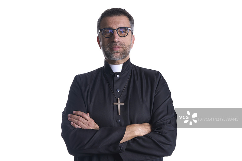 交叉双臂的神父肖像，年长男性图片素材