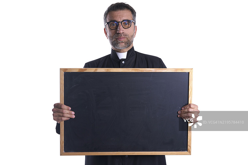 牧师手持空白黑板，留白空间，背景为白色图片素材