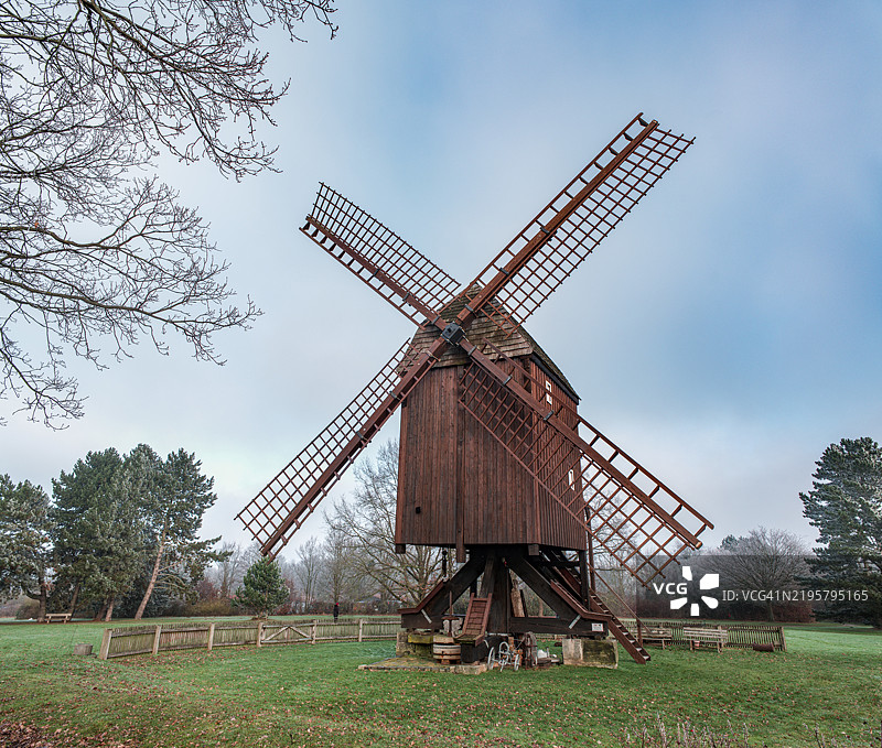 德国下萨克森州布伦瑞克-里达豪森的维多利亚·路易丝桁架风车图片素材