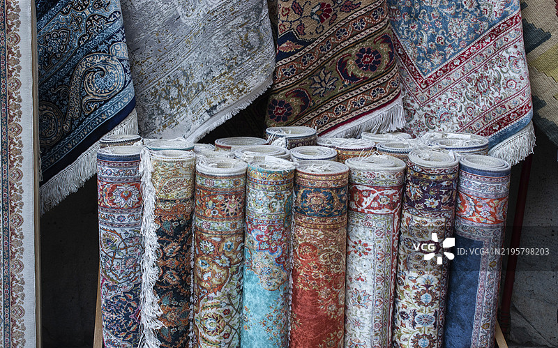 手工制作的传统图案地毯图片素材