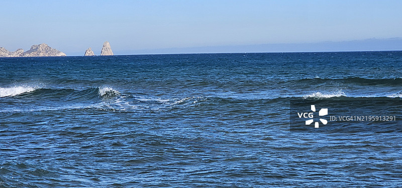 西班牙赫罗纳加泰罗尼亚的布拉特哈德帕尔斯海滩，科斯塔布拉瓦图片素材