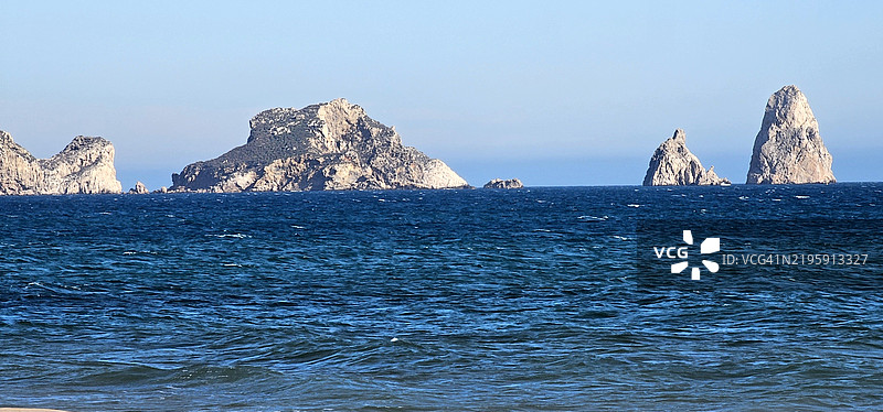 西班牙赫罗纳加泰罗尼亚的布拉特哈德帕尔斯海滩，科斯塔布拉瓦图片素材