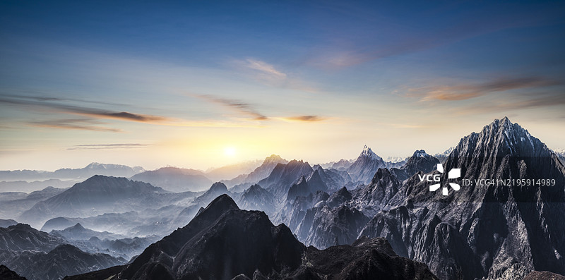 喜马拉雅山脉的日落图片素材