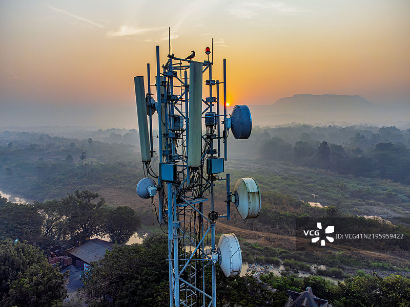 随着太阳升起，5G的力量也随之增强——将你与机遇的世界连接起来图片素材