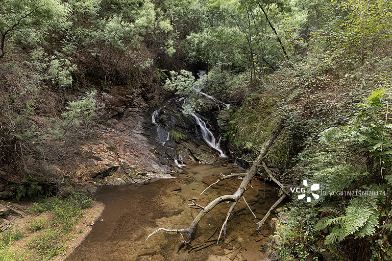 巴萨尔矿业综合体的瀑布 - 巴萨尔矿区图片素材
