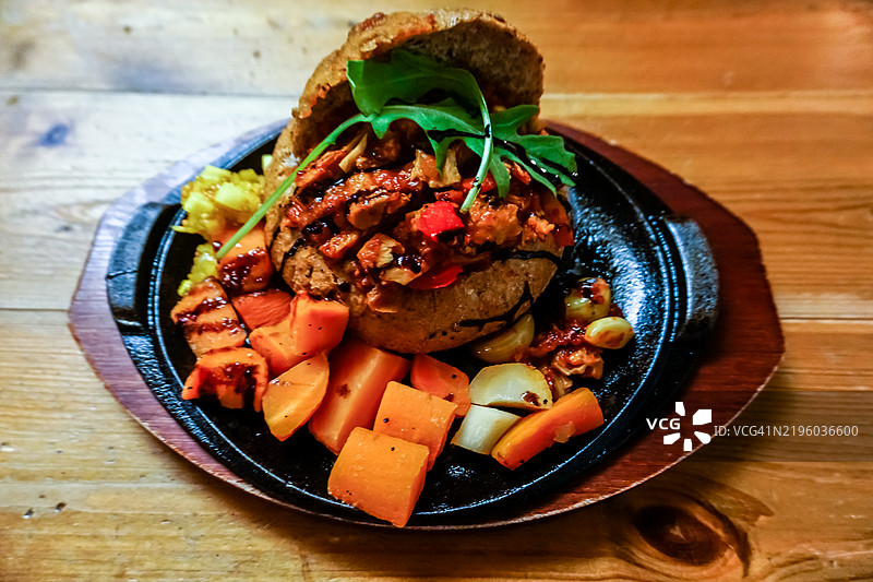 汉堡包配蔬菜图片素材