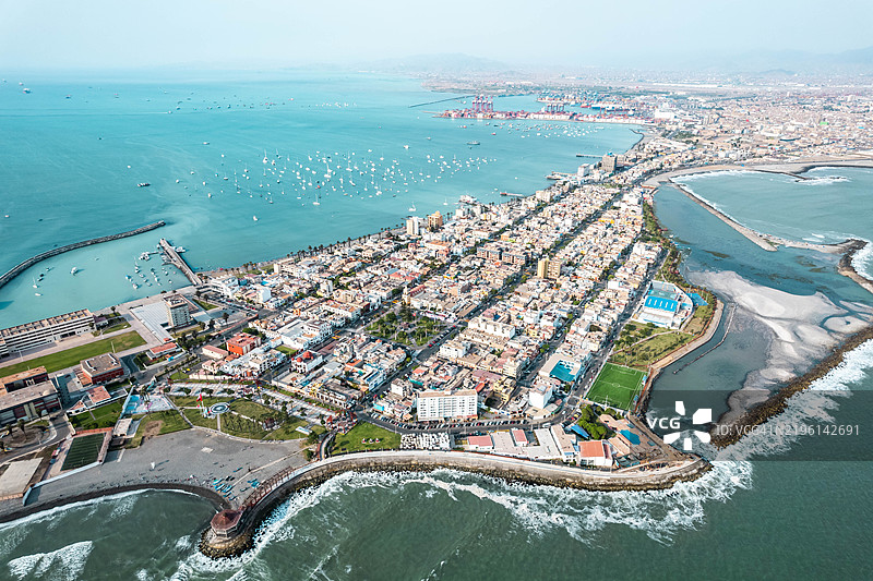利马拉蓬塔德尔卡亚奥的海洋鸟瞰图，蓝色海景图片素材