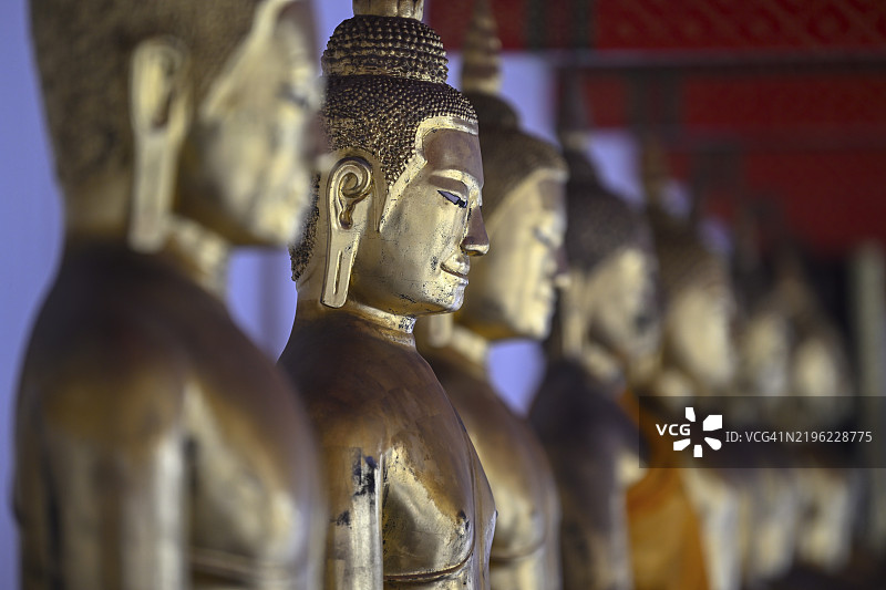 曼谷卧佛寺的镀金佛像，泰国，亚洲图片素材