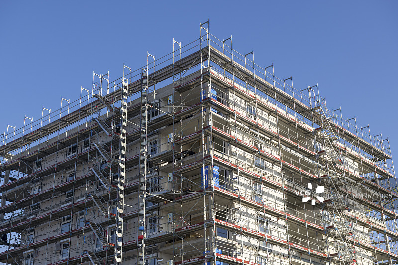 正在建设中的建筑物的详细视图，搭有脚手架，住宅建筑，德国巴登-符腾堡州温嫩登，欧洲图片素材