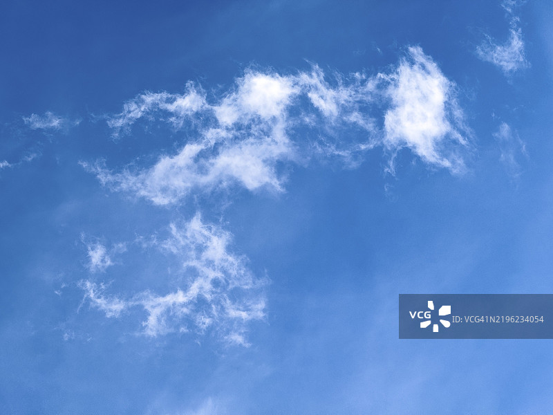蓝天下的小白色卷层云，国际化图片素材