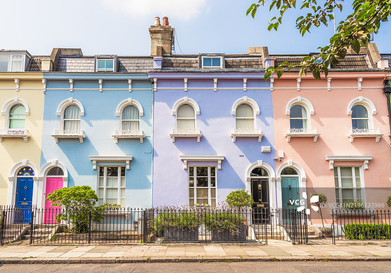 伦敦多彩的排屋街道图片素材