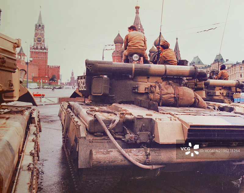 1991年8月19日，停放在莫斯科红场的T80-UD苏联军队坦克图片素材