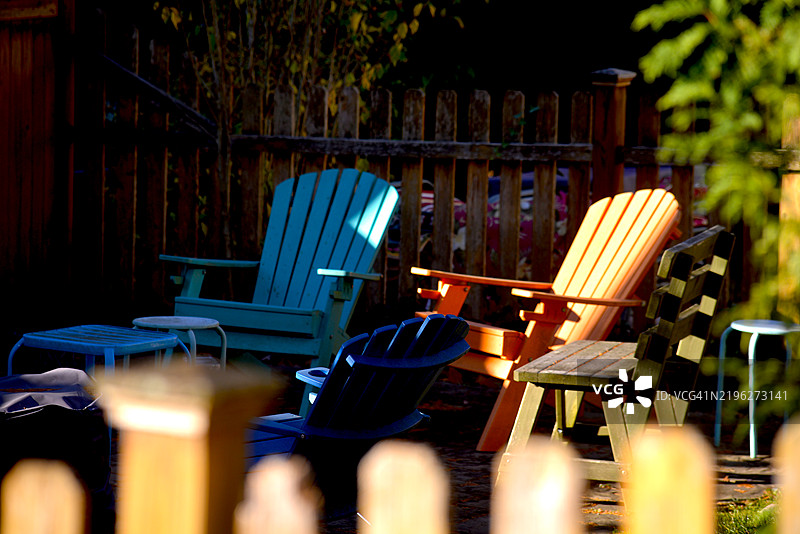 露台上的空椅子图片素材