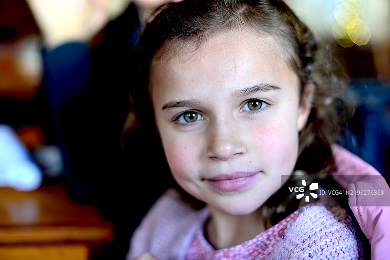 7岁女孩肖像图片素材