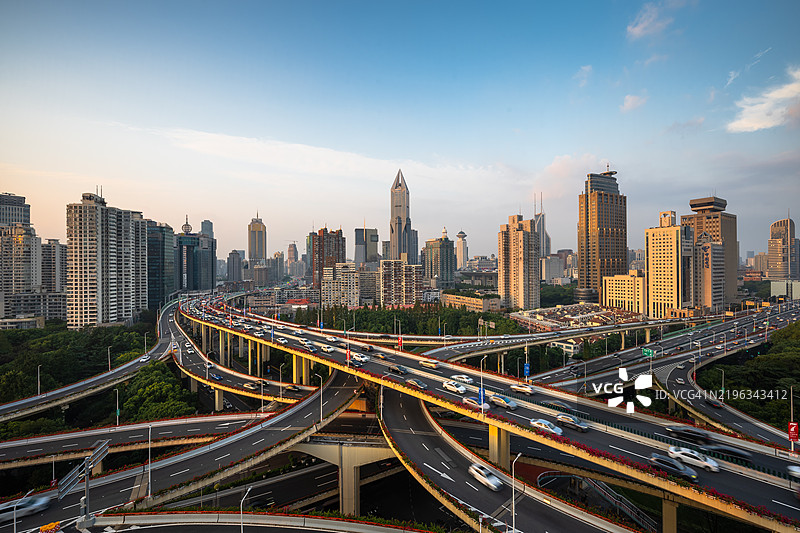 上海的高架高速公路交叉口图片素材