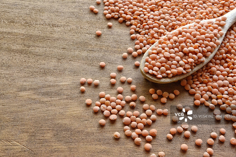 红扁豆放在木桌上 - 地中海美食图片素材