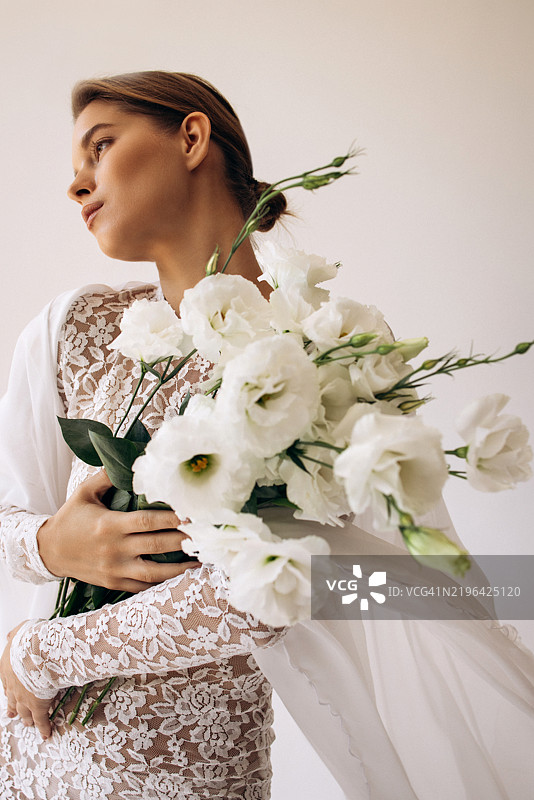 轻盈优雅的婚纱美丽图片素材