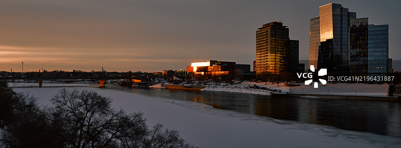 萨斯卡通日落夜景全景图片素材