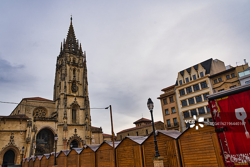 西班牙奥维耶多大教堂图片素材