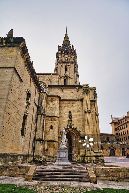 西班牙奥维耶多大教堂图片素材