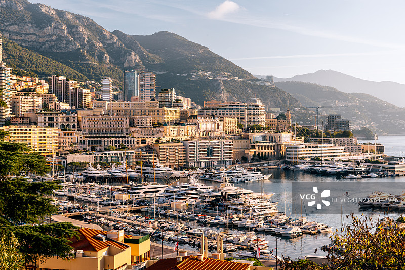 摩纳哥公国日出时的海神港全景图图片素材