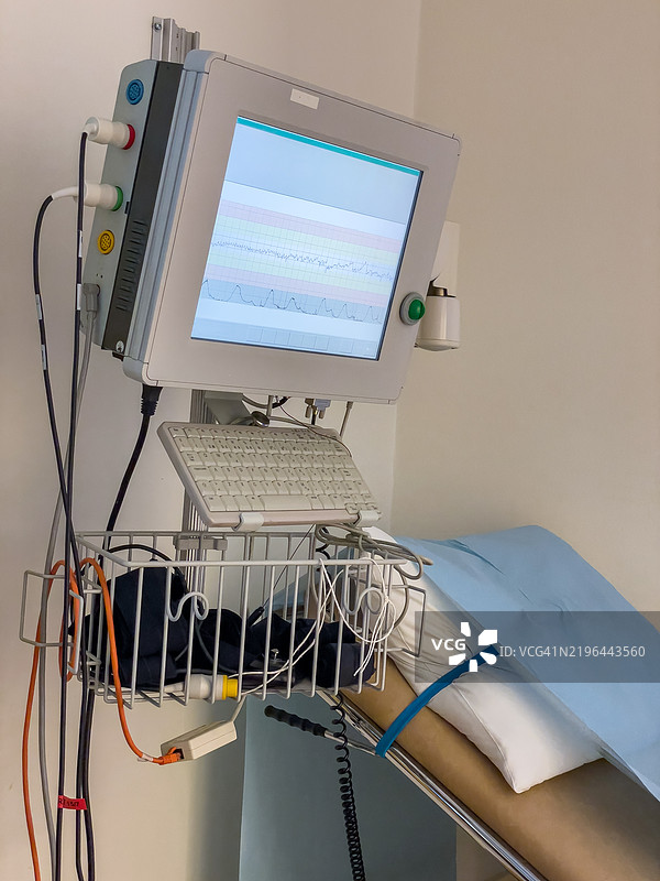 监测生命体征的医疗监护仪。图片素材
