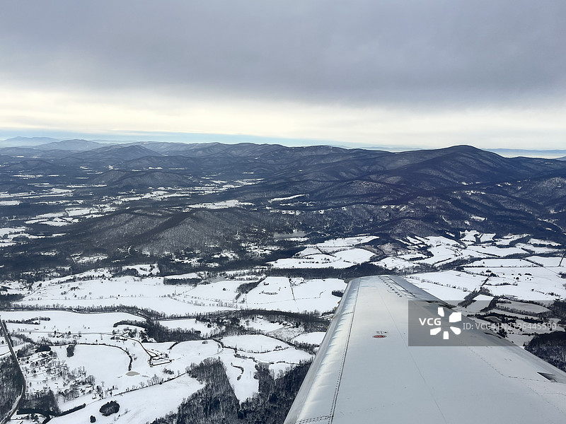 雪山与天空的鸟瞰图，弗吉尼亚州格林县，美国图片素材