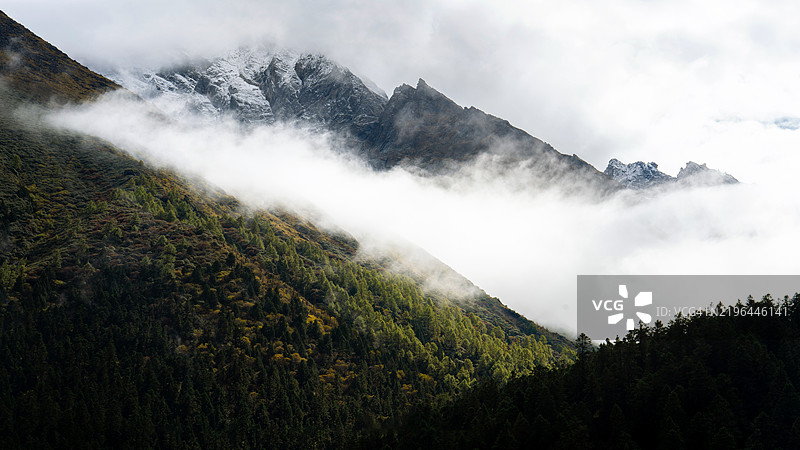 山脉与天空的美丽景色图片素材