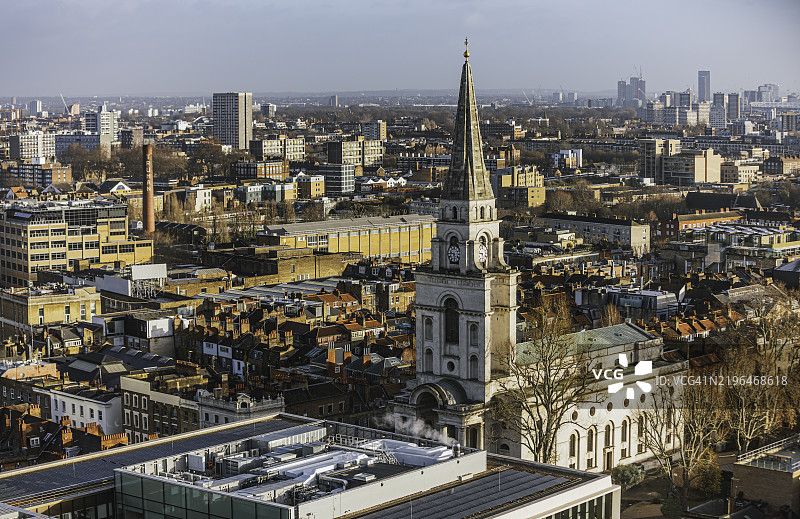 伦敦英格兰东伦敦的基督教堂斯皮塔尔菲尔德和天际线图片素材