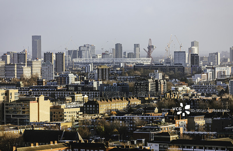 伦敦，英格兰，英国的斯特拉特福德和女王伊丽莎白奥林匹克公园天际线图片素材