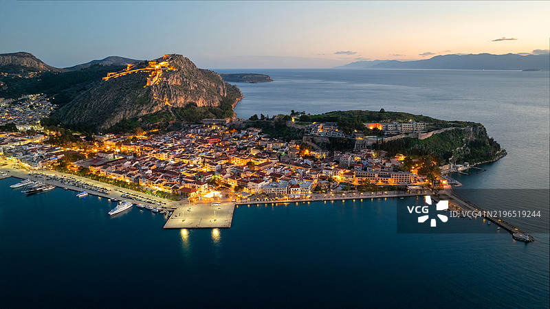 希腊小镇纳夫普利奥的鸟瞰图图片素材